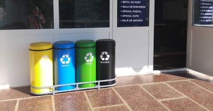 Satul Andrusul de jos - Containere pentru colectarea deșeurilor și echipamente speciale pentru reciclarea recipientelor de sticlă